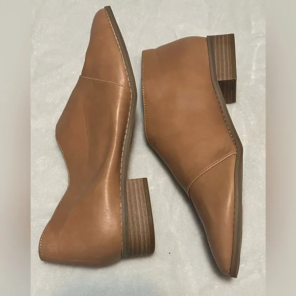 Universal Thread Tan Women's Flats - Picture 3 of 5